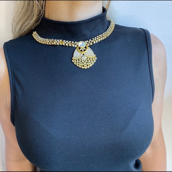 Black blouse embroidery with Indian jewelry - Picture 2 of 7